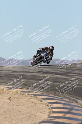 media/Dec-07-2025-CVMA (Sun) [[3e7d2de5dc]]/Race 7-Formula Lightweight Twins Shootout/